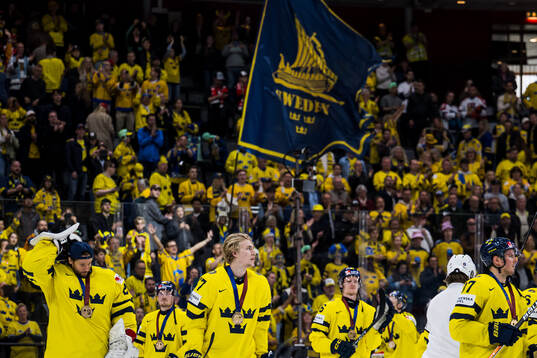 Simon Edvinsson of Sweden with the bronze medal