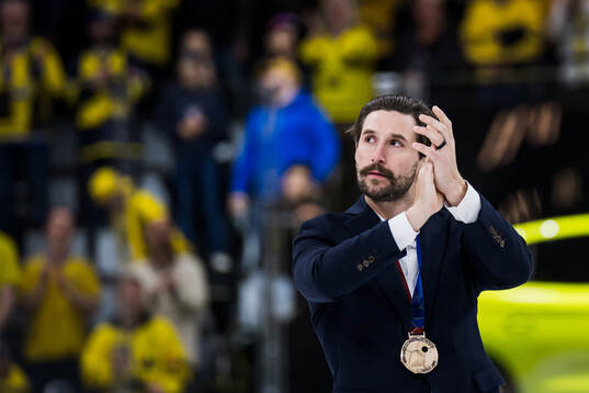 Filip Forsberg of Sweden with the bronze medal