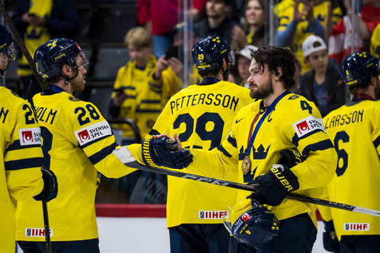Elias Lindholm and Rasmus Andersson of Sweden with the