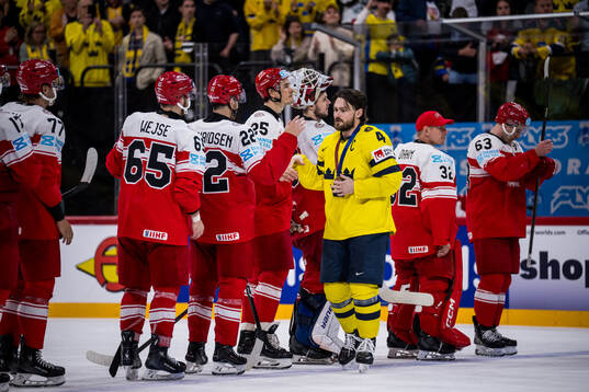 Rasmus Andersson of Sweden with his bronze medal