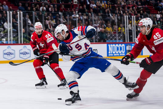 Frank Nazar of USA is hooked by Michael Fora of Switzerland