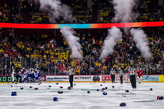 Players of USA celebrate