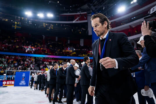 Head coach Patrick Fischer of Switzerland looks dejected