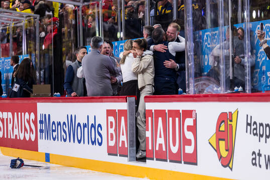 Head coach Ryan Warsofsky of USA celebrates