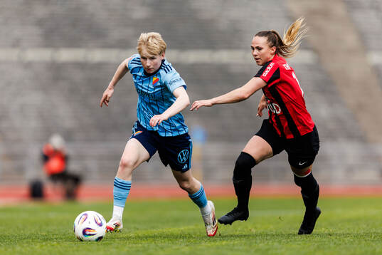 Djurgårdens Olivia Ulenius och Brommapojkarnas Frida