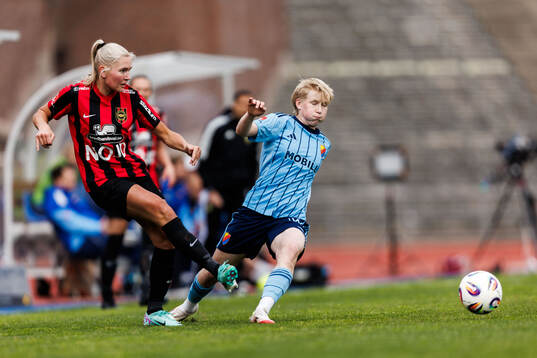 Brommapojkarnas Ellen Toivio och Djurgårdens Olivia Ulenius