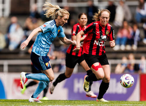 Djurgårdens Mimmi Larsson och Brommapojkarnas Alice Ahlberg