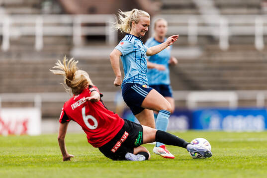 Brommapojkarnas Sara Frigren och Djurgårdens Tove Almqvist