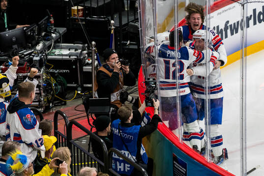 Players of USA celebrate