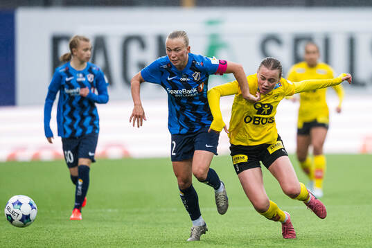 Emilie Bølviken of Stabæk and Mari Rosendal Nyhagen of