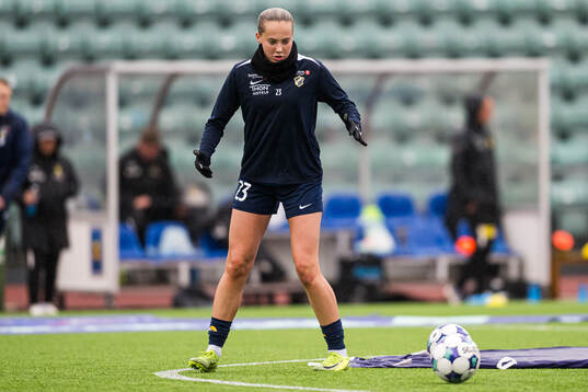 Mille Helland Flø of Stabæk warms up