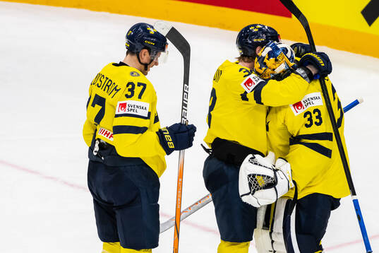 Rasmus Sandin and goalkeeper Samuel Ersson of Sweden