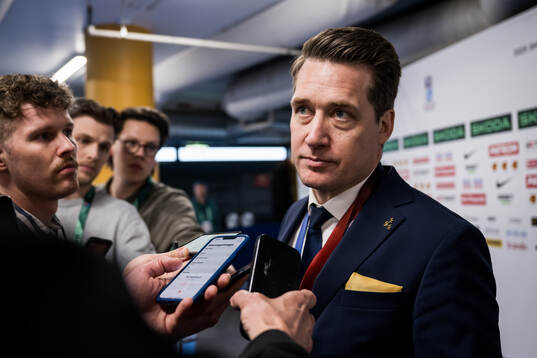 Head coach Sam Hallam of Sweden is being interviewed