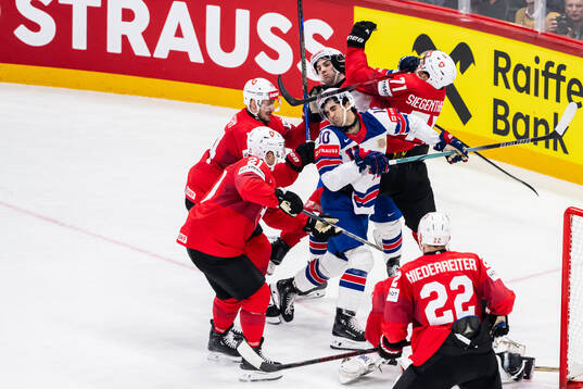 Dean Kukan, Kevin Fiala and Jonas Siegenthaler of