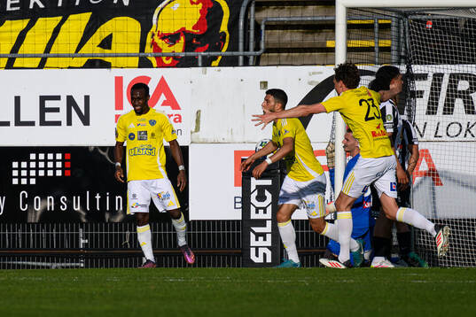 Falkenbergs Wanbe Godwin Aguda jublar