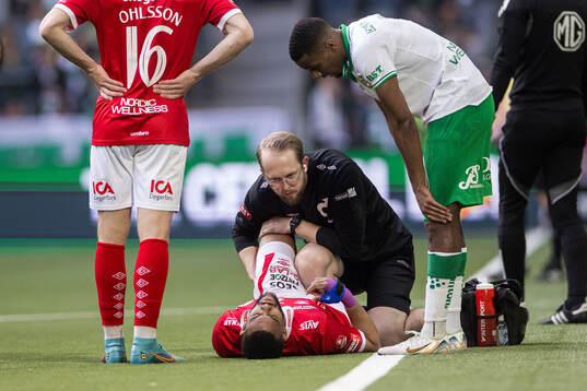 Degerfors Leon Hien har ont och får vård