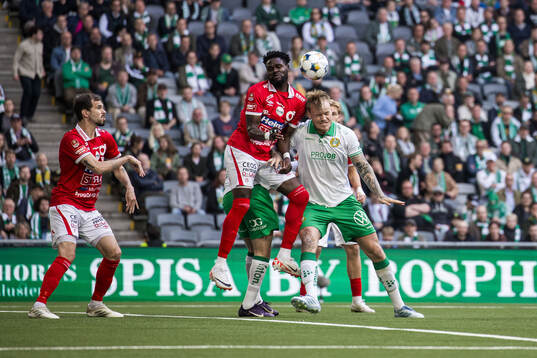 Degerfors Nasiru Moro och Hammarbys Victor Eriksson