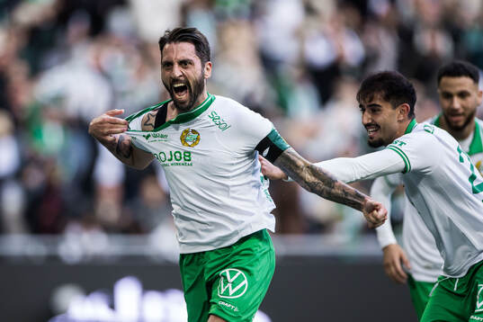 Hammarbys Nahir Besara jublar