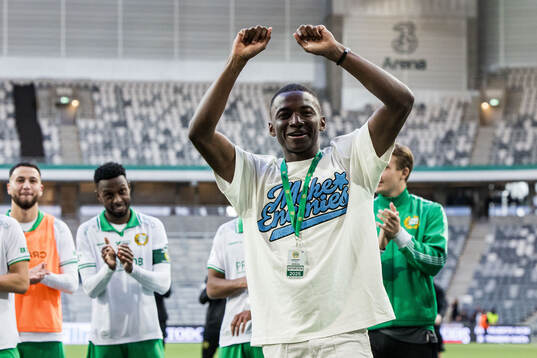Hammarbys före detta spelare Bazoumana Touré jublar