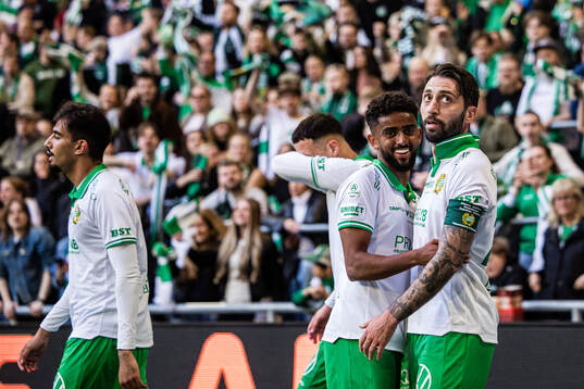 Hammarbys Nahir Besara jublar med Tesfaldet Tekie