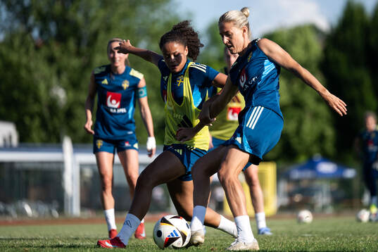 Felicia Schröder and Emma Kullberg of the Swedish