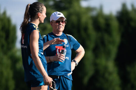 Kosovare Asllani and Marika Domanski Lyfors, head of the