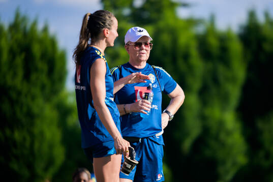 Kosovare Asllani and team manager Marika Domanski Lyfors of
