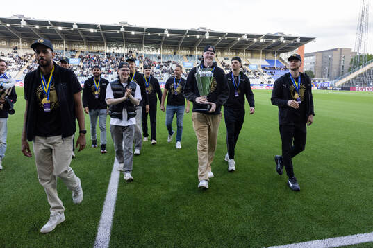 Norrköping Dolphins hyllas för sitt SM-guld i basket