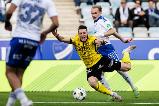 Mjällbys Elliot Stroud och IFK Norrköpings Marcus Baggesen