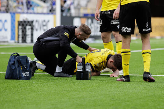 Mjällbys Timo Stavitski får vård
