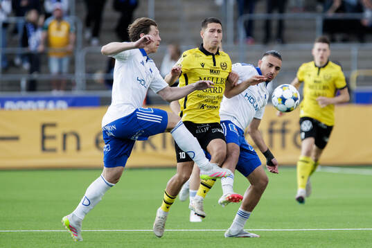IFK Norrköpings Alexander Fransson och Moutaz Neffati mot