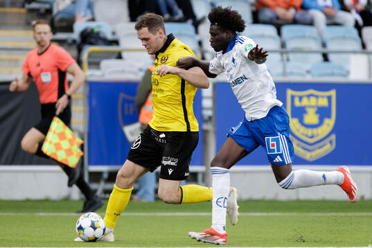 Mjällbys Jacob Bergström och IFK Norrköpings Kojo Peprah