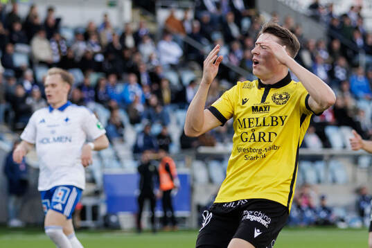 Mjällbys Elliot Stroud deppar