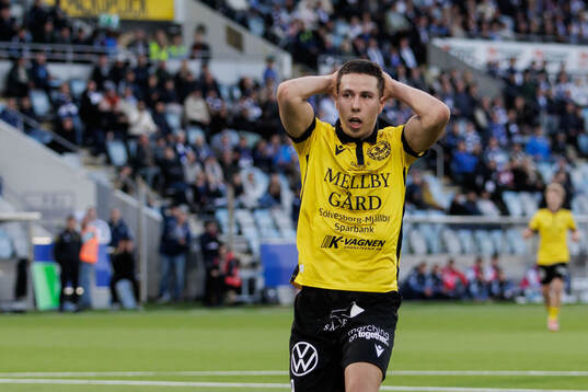 Mjällbys Nicklas Røjkjær deppar