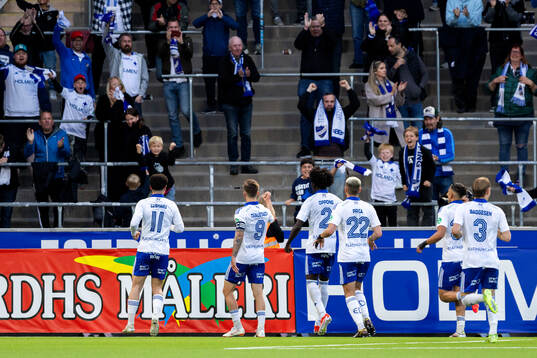 IFK Norrköpings Arnor Traustason jublar med publiken