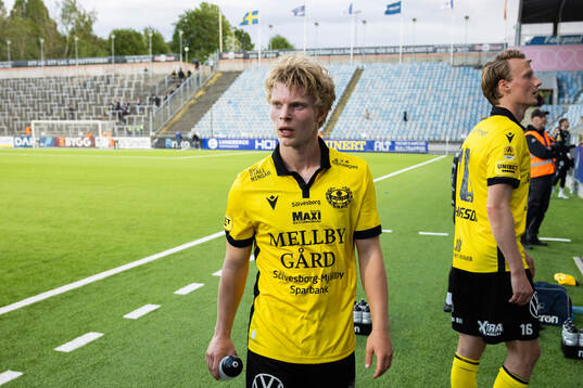 Mjällbys Bork Classønn Bang-Kittilsen deppar