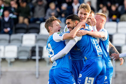 Oddevolds Daniel Krezic jublar med lagkamrater