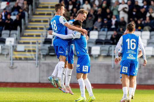 Oddevolds Daniel Krezic jublar med lagkamrater