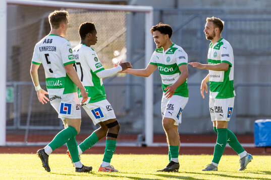 Västerås Alexander Thongla-Iad Warneryd jublar med