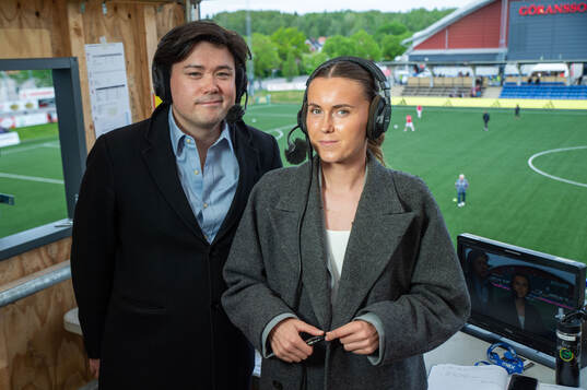 MAX kommentatorer Marcus Bühlund och Adelisa Grabus