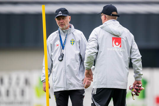 Head coach Peter Gerhardsson and goalkeeper coach Leif