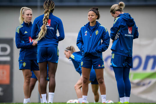Rebecka Blomqvist, Felicia Schröder and goalkeeper