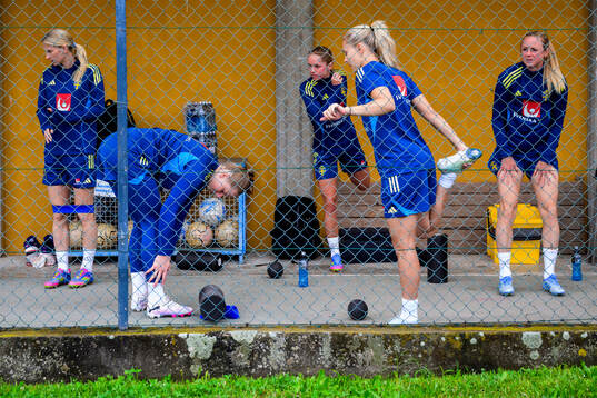 Sofia Jakobsson, goalkeeper Tove Enblom, Hanna Lundkvist,