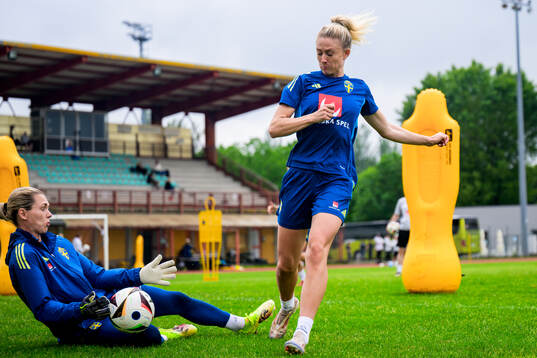 Fridolina Rolfö and goalkeeper Jennifer Falk of the