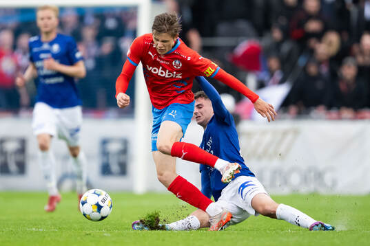 Helsingborgs Adrian Svanbäck och Trelleborgs Eren Alievski