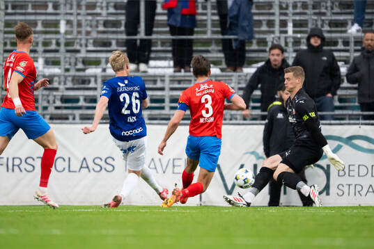 Trelleborgs Johannes Käck och Helsingborgs målvakt Johan