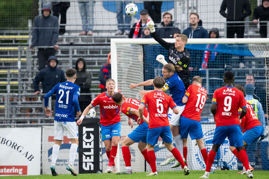 Helsingborgs målvakt Johan Brattberg och Trelleborgs