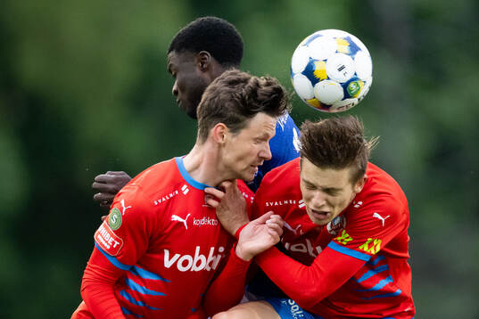 Helsingborgs Max Svensson och Adrian Svanbäck mot