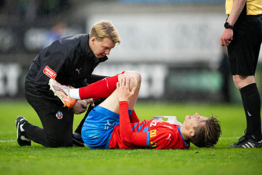 Helsingborgs Adrian Svanbäck får vård