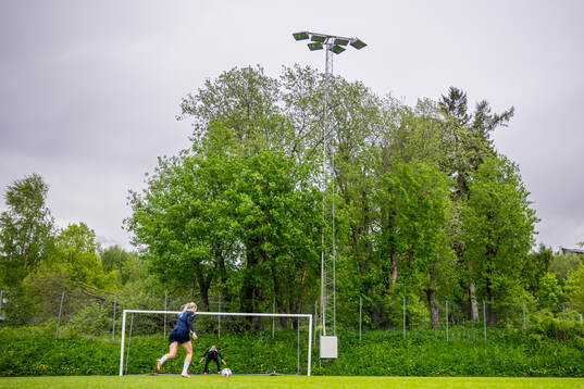 Karina Sævik and goalkeeper Cecilie Fiskerstrand of the